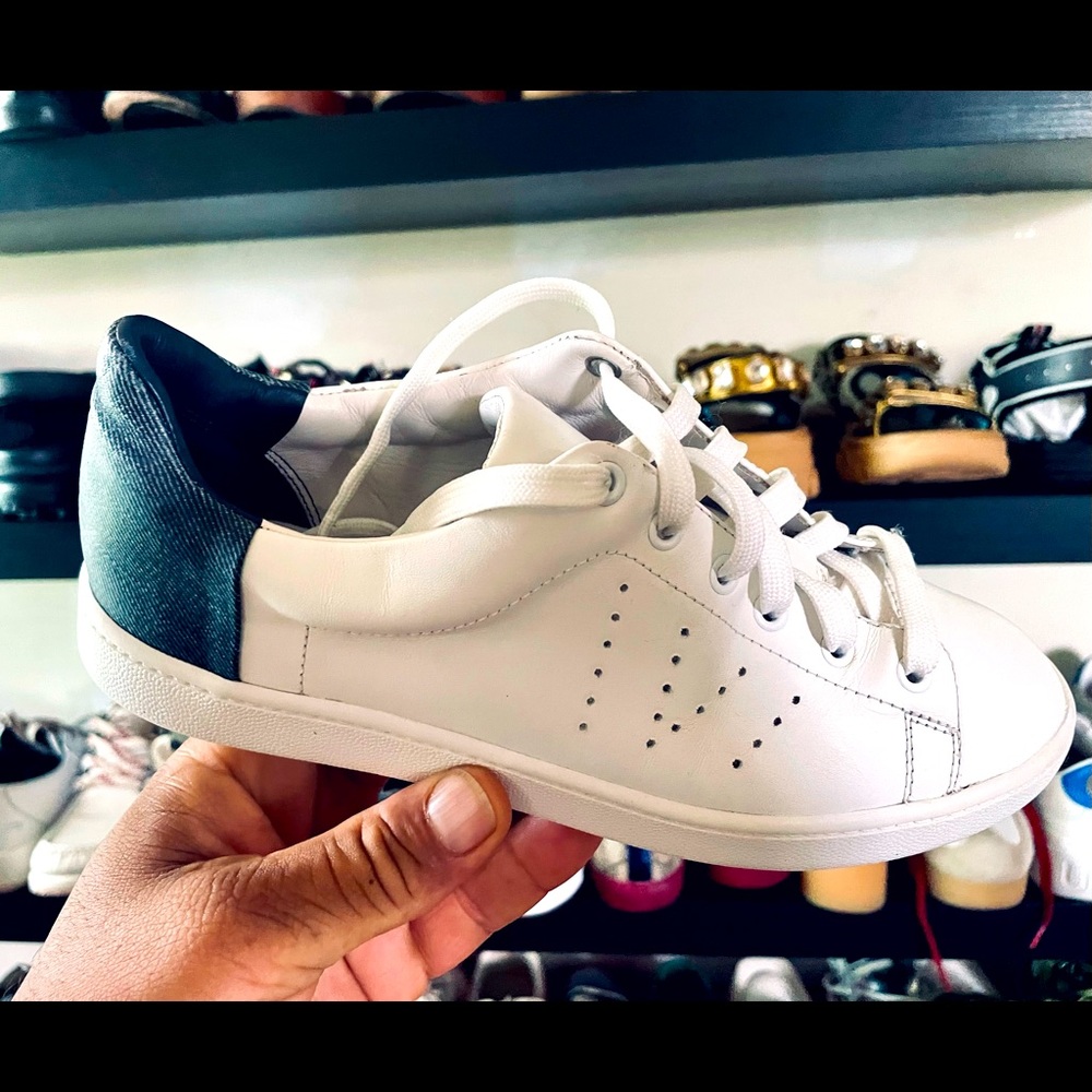 Summer shoes! Crisp white sneakers by Vince.